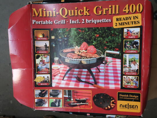 Lot med små transportable grill