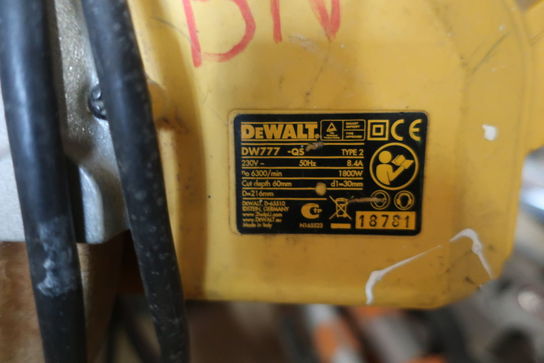 Kap-/geringssav DEWALT DW777-QS