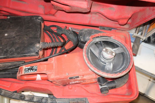 Betonslibemaskine HILTI DG 150 med omformer HILTI DPC 20