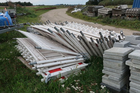 Afskærmningshegn samt klodser dertil