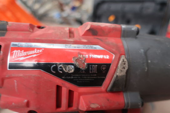 Akku slagnøgle MILWAUKEE M18 FHIWF12 med batteri og lader