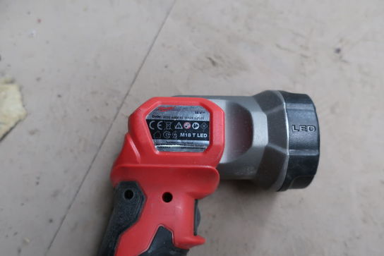 Arbejdslampe MILWAUKEE M18 T LED med batteri