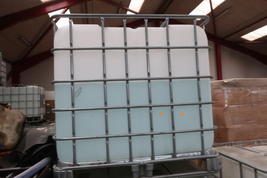 Palletank med demineraliseret vand