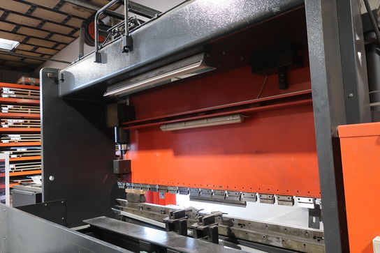 Kantpresse AMADA PROMECAM 200 tons