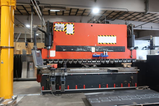 Kantpresse AMADA PROMECAM 200 tons