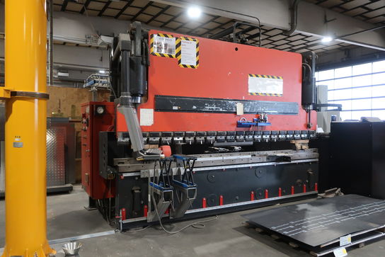 Kantpresse AMADA PROMECAM 200 tons