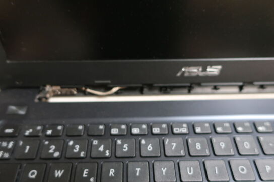 Laptop ASUS R517S