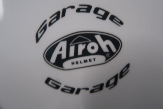 Hjelm AIROH Garage str. L  - Hvid (ubrugt)