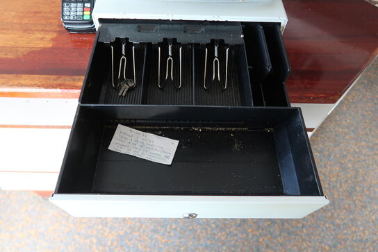 Kasseapparat Sharp XE-A303 + Indenico kortterminal