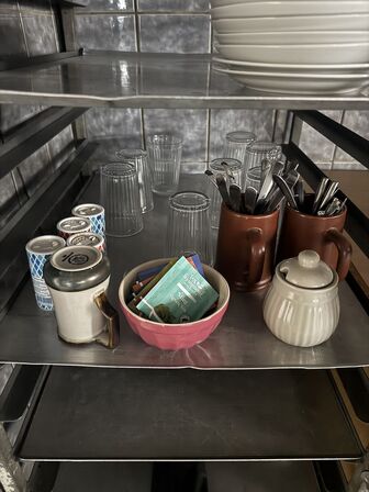 Indstikstativ med indhold