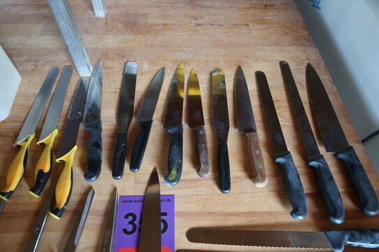 Stort parti knive, sakse m.m. 