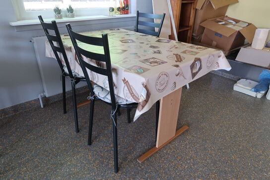4 stk. Borde & 8 stole 