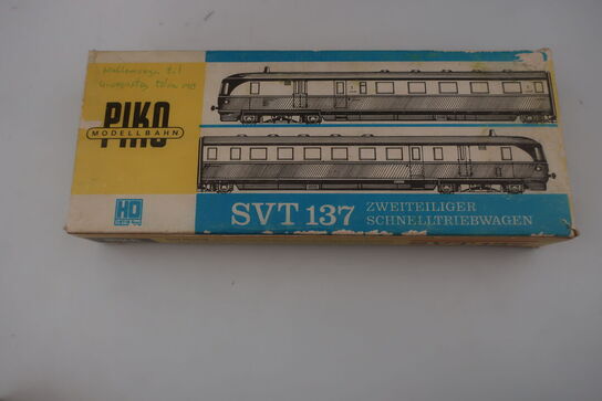 3 stk. model lokomotiver samt model togvogn PIKO SVT 137