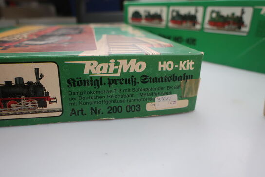 2 stk. model togbane kits RAI-MO, model lokomotiv samt togvogne RÖWA 1102