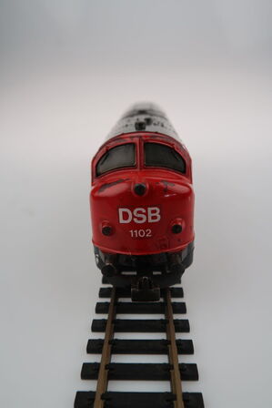 Model lokomotiv DSB 1102