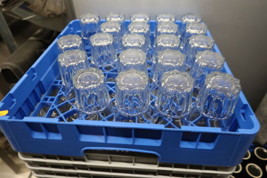 Div. Glas i opvaskebakker bla. RIEDEL m.m.