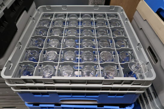 Div. Glas i opvaskebakker bla. RIEDEL m.m.