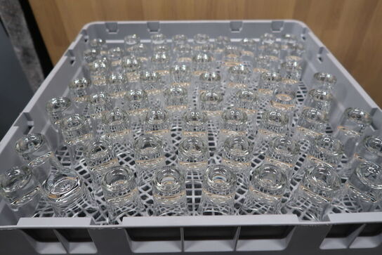 Div. Glas i opvaskebakker bla. RIEDEL m.m.