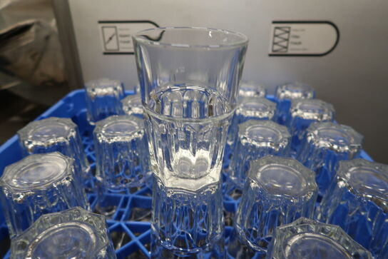 Div. Glas i opvaskebakker bla. RIEDEL m.m.