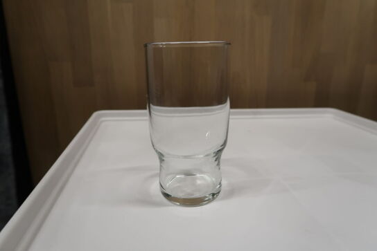 Div. Glas i opvaskebakker bla. RIEDEL m.m.