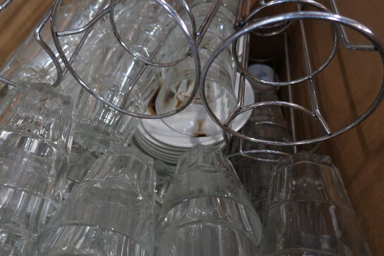 Tallerkener, glas, kander m.m.