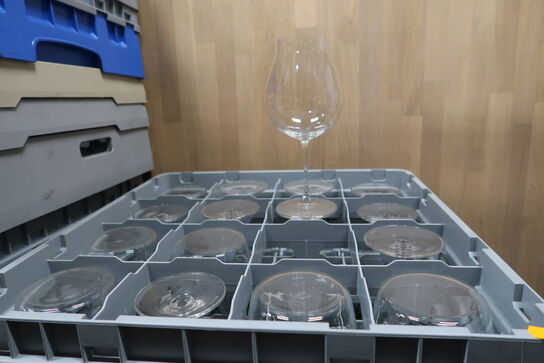 Div. Glas i opvaskebakker bla. RIEDEL m.m.