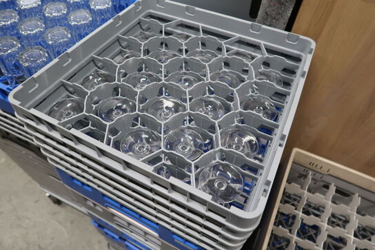 Div. Glas i opvaskebakker bla. RIEDEL m.m.