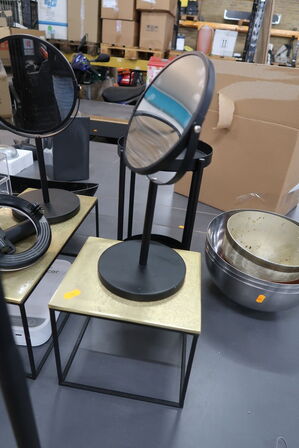Floor lamp as well as various interiors and displays