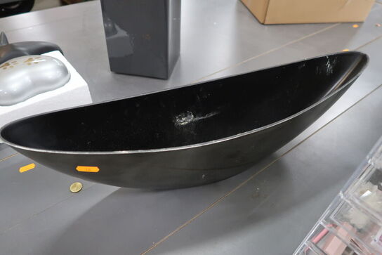 Floor lamp as well as various interiors and displays