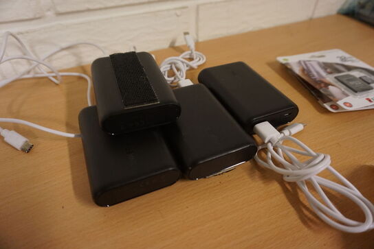 4 stk. powerbanks + SD kort