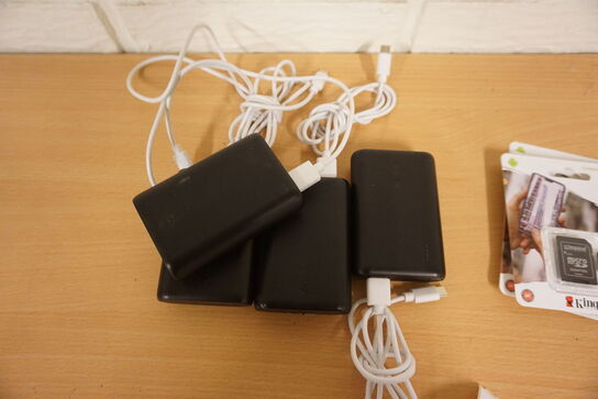 4 stk. powerbanks + SD kort