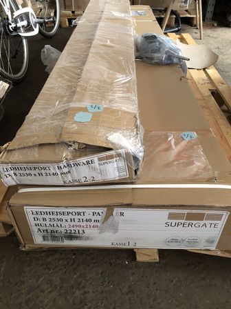 Supergate Ledhejseport 253x214 cm Hvid