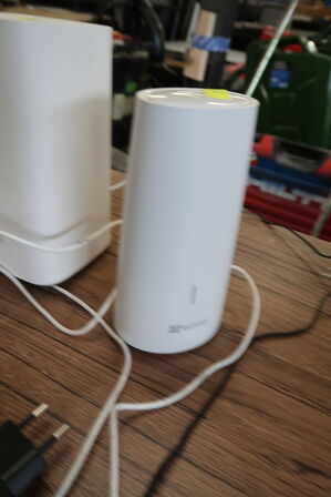 5G Router HUAWEI H122-373 samt EZVIZ Smart Home Base