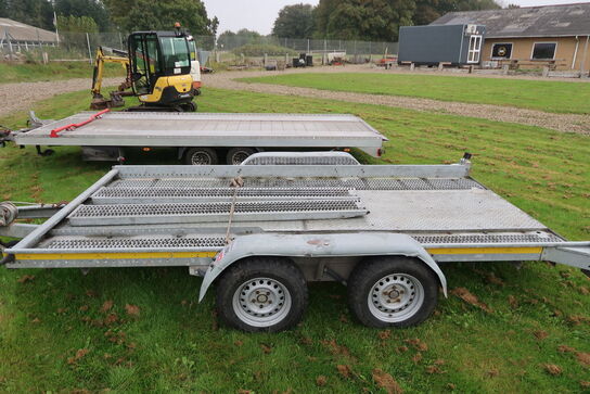 Autotrailer, Eduard LA2720 2500 kg. 