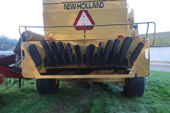 Mejetærsker NEW HOLLAND TX66 m. skærebord