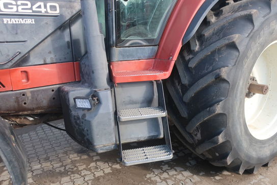 Traktor NEW HOLLAND G240