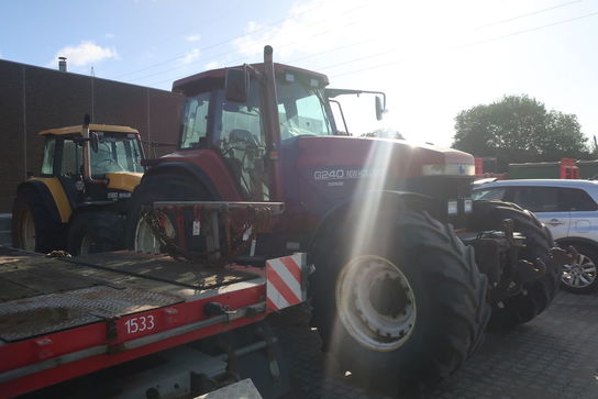 Traktor NEW HOLLAND G240