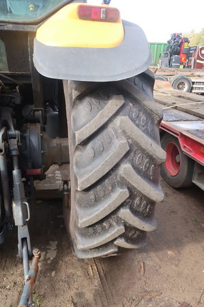 Traktor NEW HOLLAND 8560