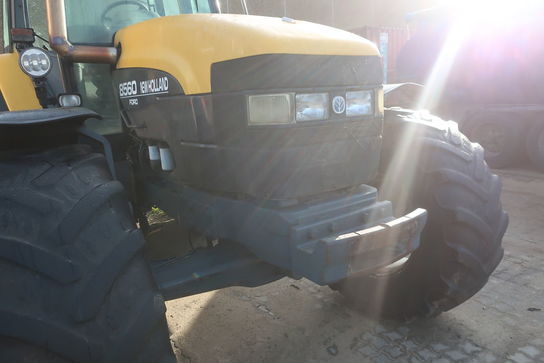 Traktor NEW HOLLAND 8560