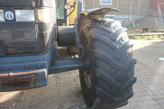 Traktor NEW HOLLAND 8560