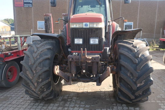 Traktor NEW HOLLAND G240