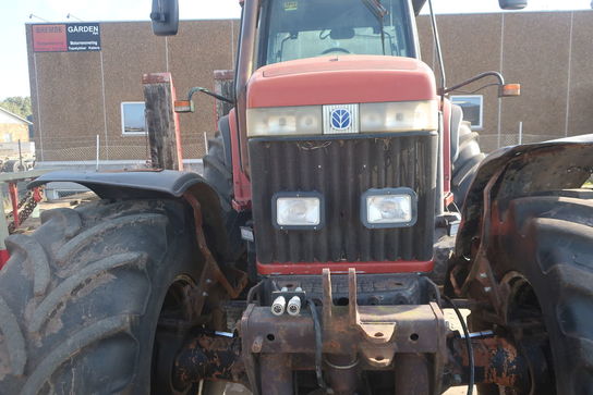 Traktor NEW HOLLAND G240