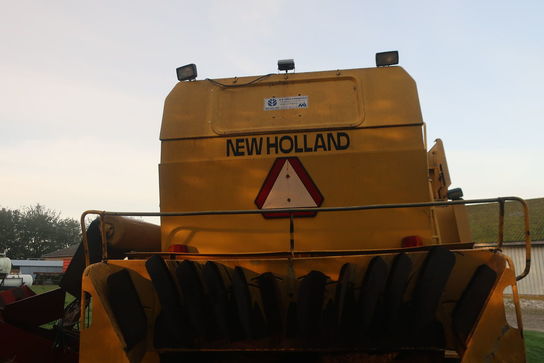 Mejetærsker NEW HOLLAND TX66 m. skærebord