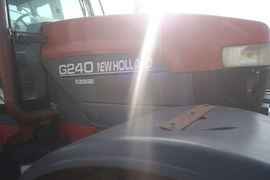 Traktor NEW HOLLAND G240