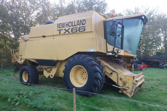 Mejetærsker NEW HOLLAND TX66 m. skærebord