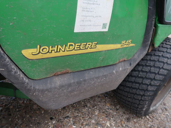 Redskabsbærer JOHN DEERE 1545 med sneplov og klippebord