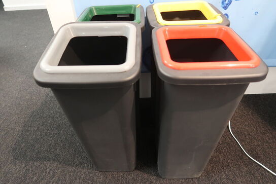 4 stk. Affaldsbeholdere m/låg 20 ltr