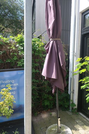 Parasol med fod