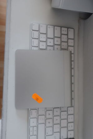2 stk. tastatur samt mousepad APPLE A1314, A1644, A1339
