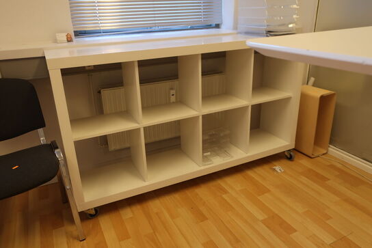 Stol, reol samt skammel